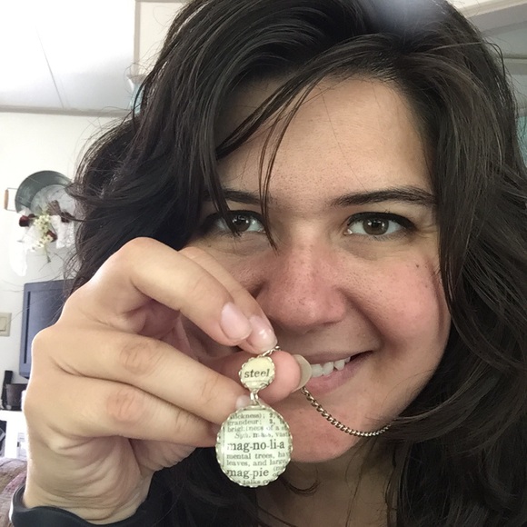 Meet your Posher, Cassandra - Picture 4 of 6